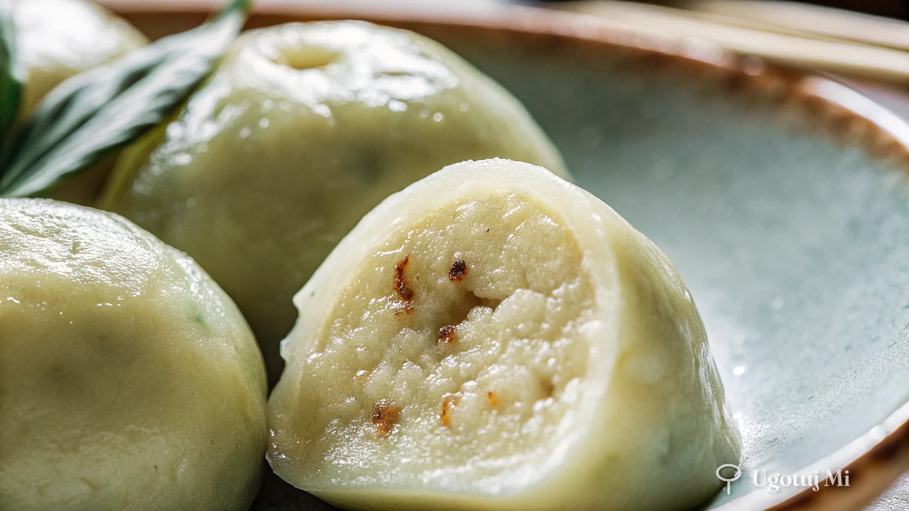 Kluski śląskie z bliska – miękka, gładka tekstura i charakterystyczny dołek | ugotujmi.pl