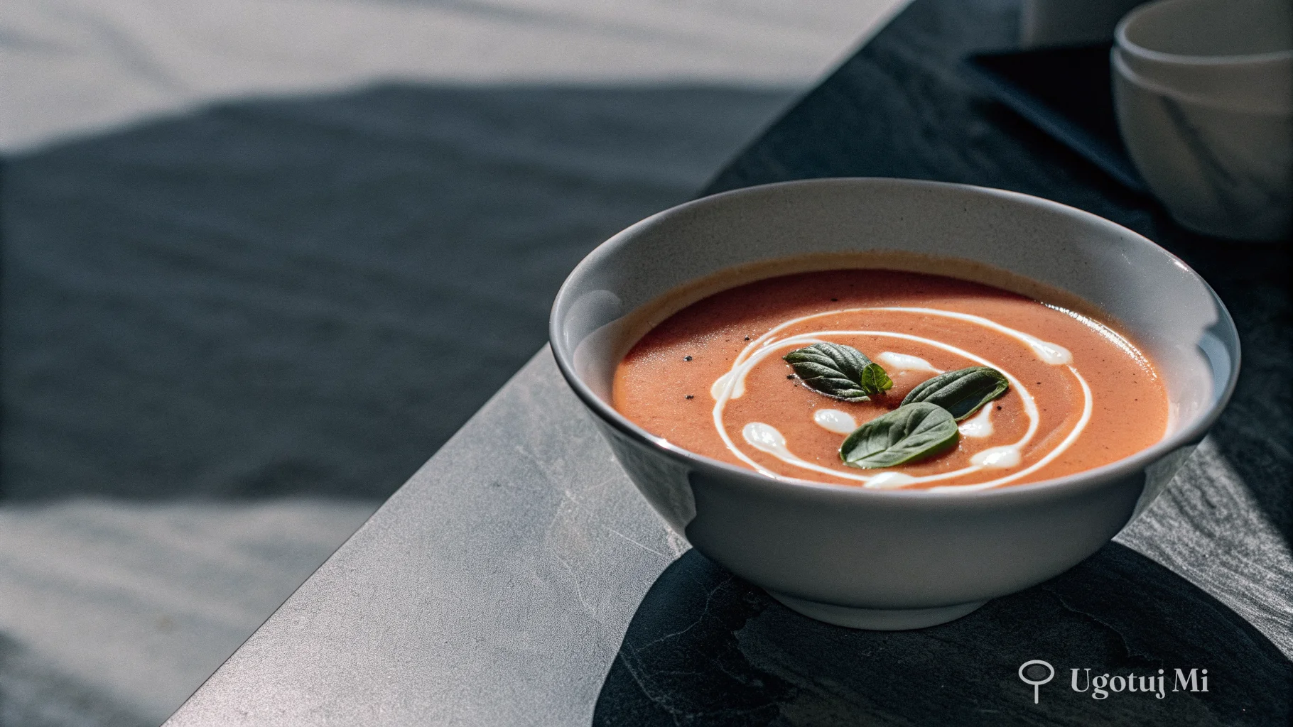 Kremowy krem pomidorowy z bazylią - przepis bez stresu