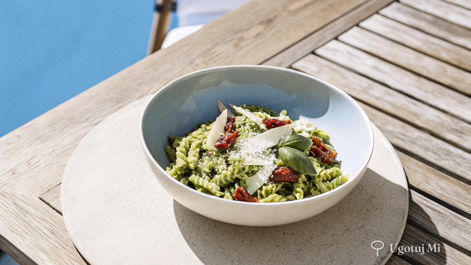 Makaron z pesto i suszonymi pomidorami – 20 minut