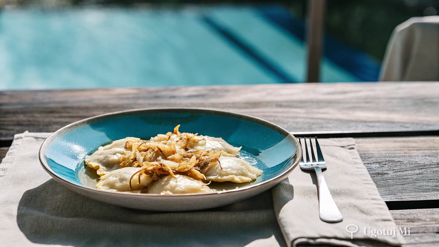 Pierożki z mięsem i kapustą – domowy przepis