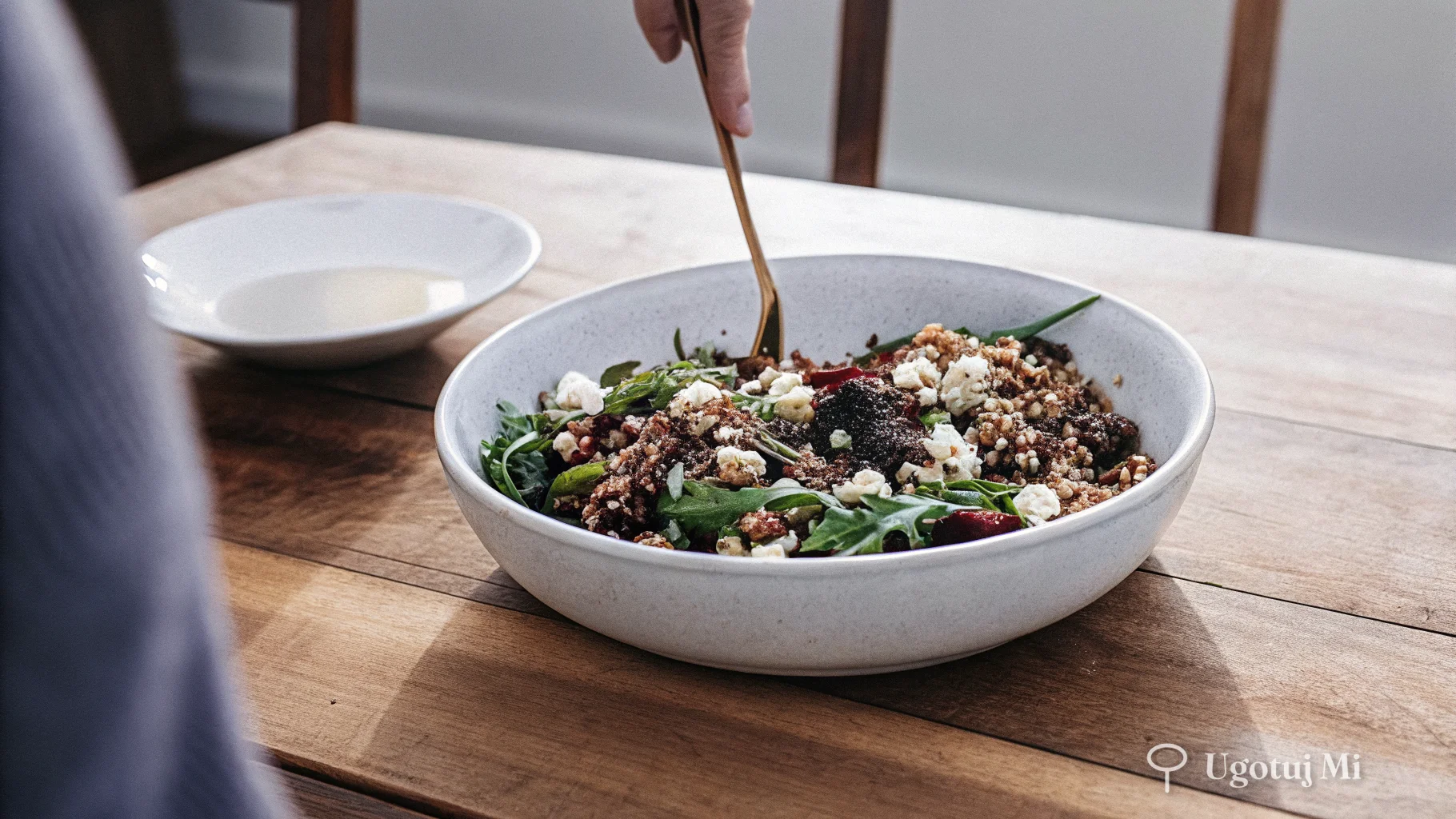 Zdrowa sałatka z quinoa i pieczonymi burakami
